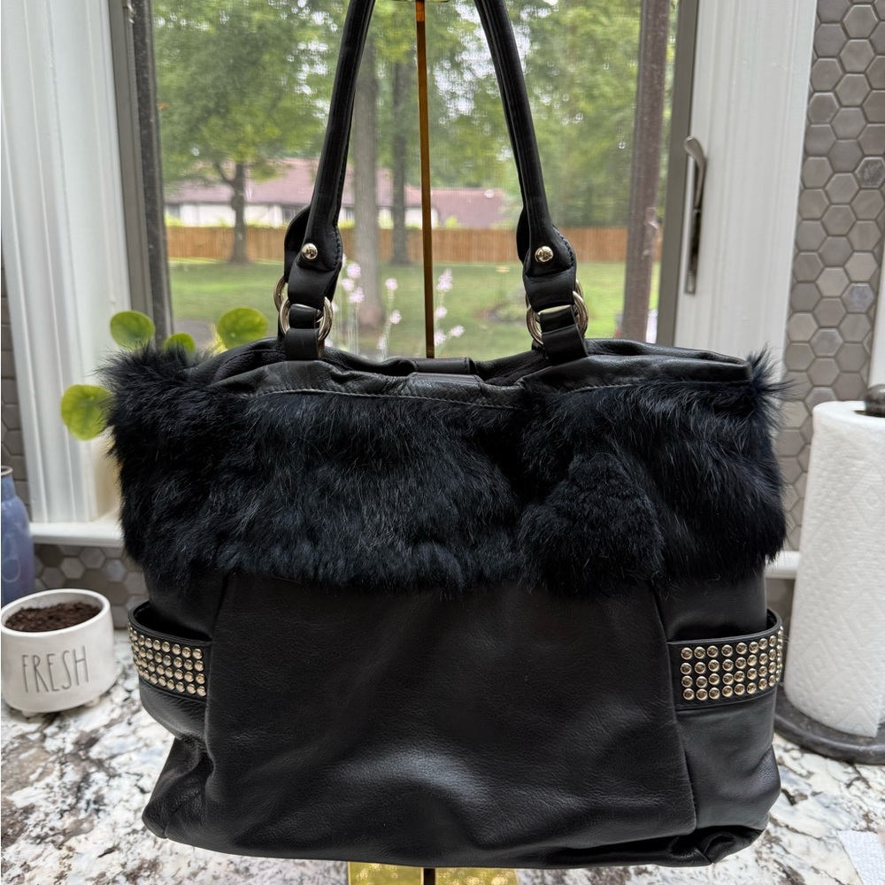 Luxurious Black Fur-Accent Shoulder Bag - Picture 2 of 10